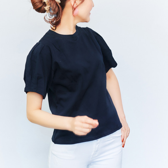 華奢な肩がつくれるパフスリーブのTシャツ｜ブラック 11枚目の画像