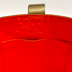 [特殊軽量素材]ワンハンドルバッグ(オリーブグレー×ネオンオレンジ、ハンドルカラー:ゴールド) 11枚目の画像