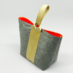 [特殊軽量素材]ワンハンドルバッグ(オリーブグレー×ネオンオレンジ、ハンドルカラー:ゴールド) 3枚目の画像