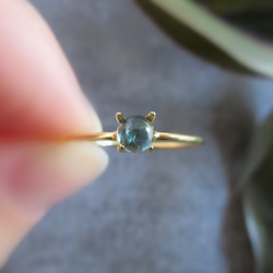 [十月生日石] 4.2mm 美麗的靛藍碧璽凸圓形戒指 第3張的照片