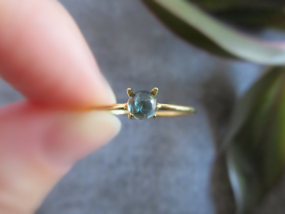 [十月生日石] 4.2mm 美麗的靛藍碧璽凸圓形戒指 第3張的照片