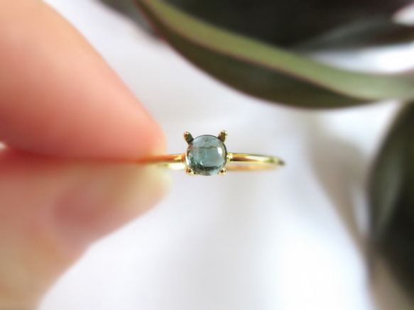 [十月生日石] 4.2mm 美麗的靛藍碧璽凸圓形戒指 第9張的照片