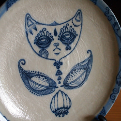 アルケミストの絵皿（三日月猫） 2枚目の画像