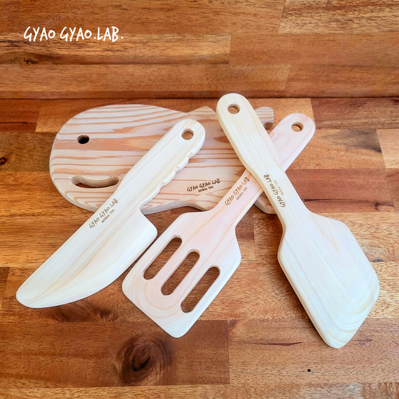 【美品】Toddle 木製おままごとキッチン＋まな板＆包丁セット（送料込み） ままごと 調理器具 木製 ままごとセット おままごと キッチン 15