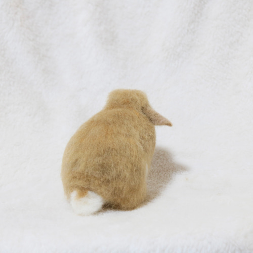 羊毛フェルト おすわりポーズの子うさぎさん ホーランドロップイヤー