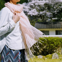 【奈良吉野さくら染め】桜染めシルクコットン大判縦縞ストール 7枚目の画像