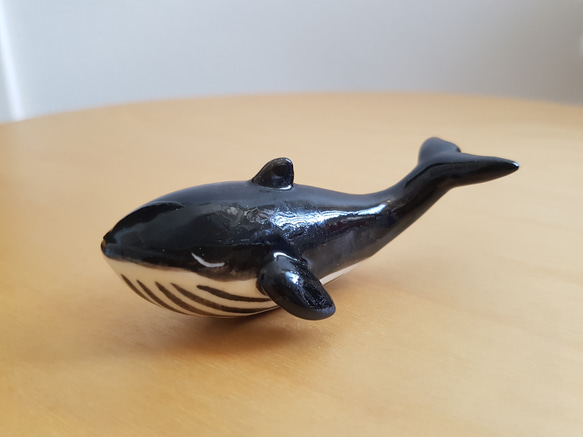 陶器製 デコレーション 置き物   のんびり クジラ 2枚目の画像