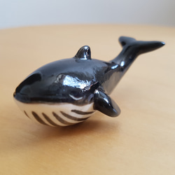 陶器製 デコレーション 置き物   のんびり クジラ 3枚目の画像