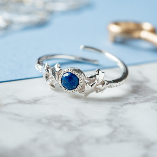 ラピスラズリの指輪 両脇にダイヤ付き