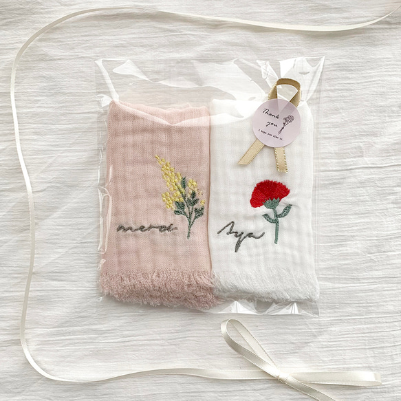 【名入れ】ミモザ刺繍・高品質ガーゼハンカチ （ピンク） 6枚目の画像