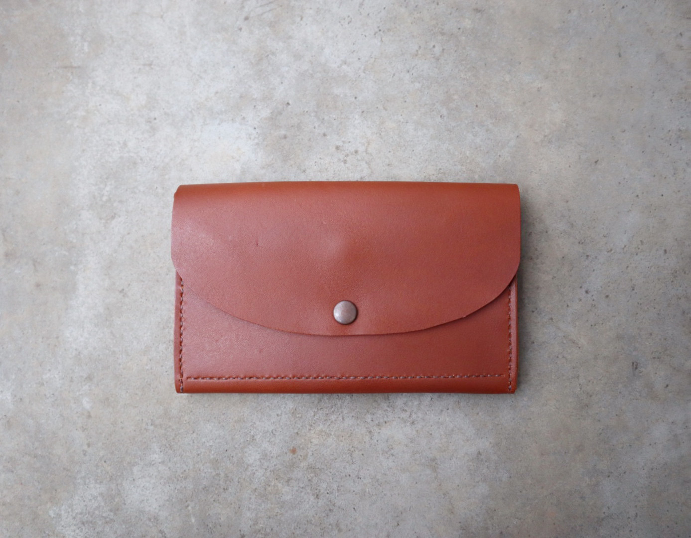 レザーの通帳ケース