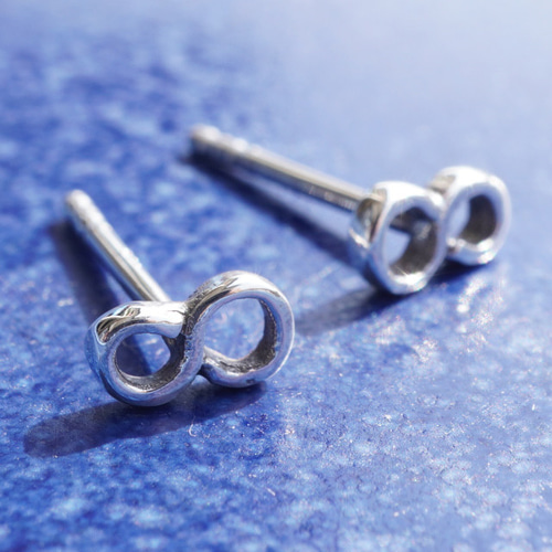 シルバーピアス 八の字 数字の8 無限大∞ シルバー925 スタッドピアス