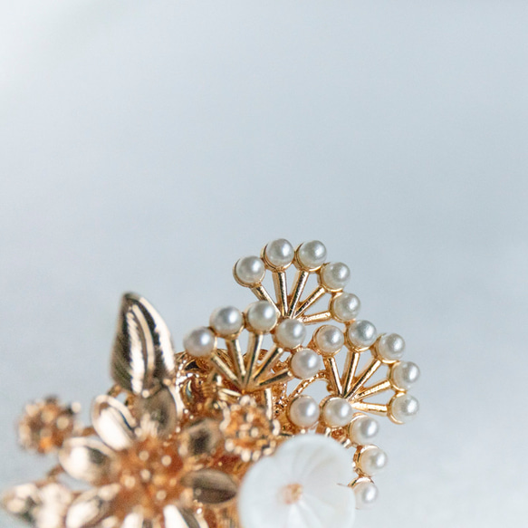 パールの松と真鍮のお花のポニーフックOR帯留め 8枚目の画像