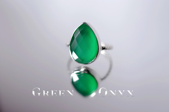 新作 ☆『 Green Onyx』☆の世界でひとつの天然石リングsilver925 + ロジウムコーティング 3枚目の画像