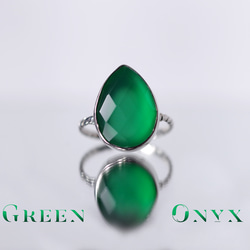 新作 ☆『 Green Onyx』☆の世界でひとつの天然石リングsilver925 + ロジウムコーティング 1枚目の画像