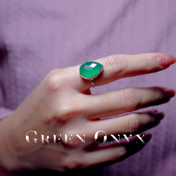 新作 ☆『 Green Onyx』☆の世界でひとつの天然石リングsilver925 + ロジウムコーティング 2枚目の画像