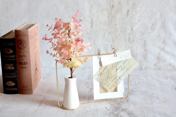 【ピンクユーカリ造花set】花瓶付きゴールドワイヤーフォトスタンド 2枚目の画像