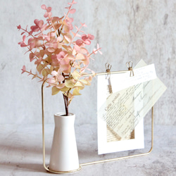 【ピンクユーカリ造花set】花瓶付きゴールドワイヤーフォトスタンド 3枚目の画像