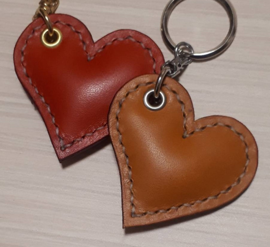 受注制作] 革 ぷっくりハート キーホルダー 手作り工房 通販｜Creema 