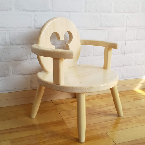 全ての角が丸いクマさんの可愛い子供イス 丸いひじ掛け付き キッズ