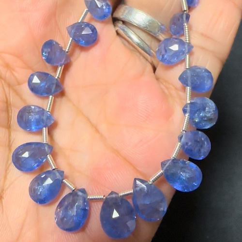 あじさいのピアス/イヤリングⅰⅱⅲ(un deux trois)とタンザナイトの雫