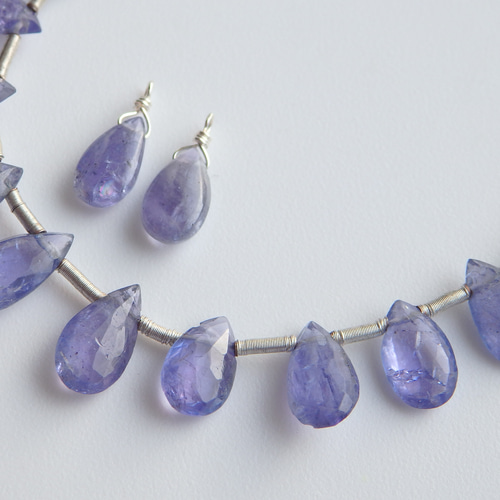 あじさいのピアス/イヤリングⅰⅱⅲ(un deux trois)とタンザナイトの雫