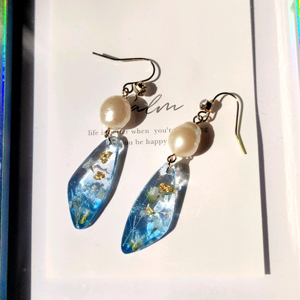 鉱石風レジン かすみ草とバロックパール ピアス（フック・チェーン 