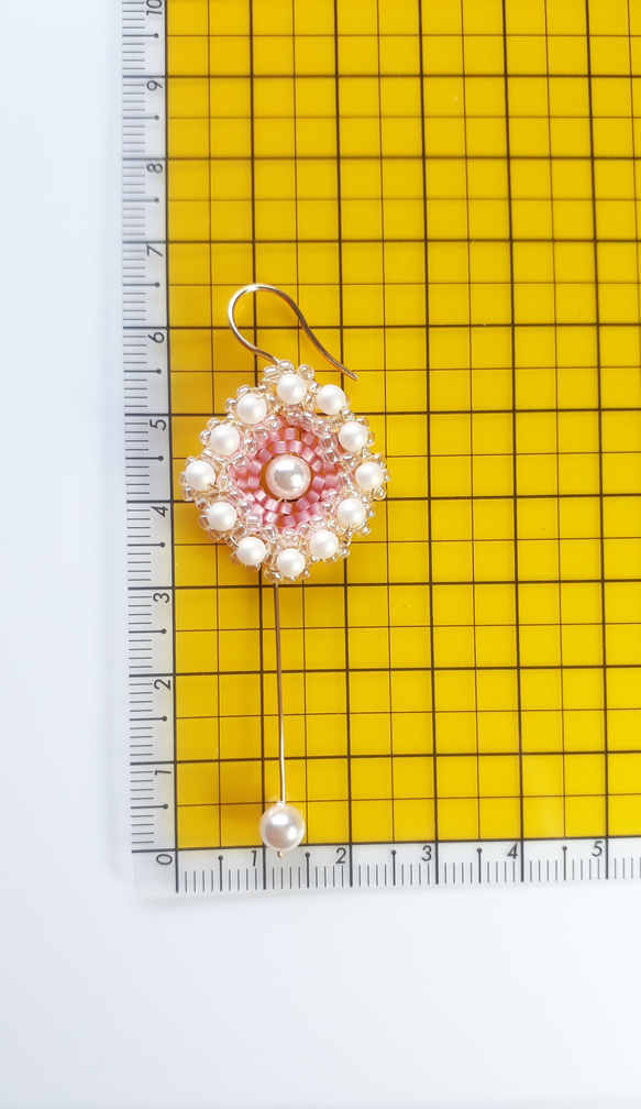 ピンクのビーズのイヤリングアクセサリー / 6.50 cm 5枚目の画像