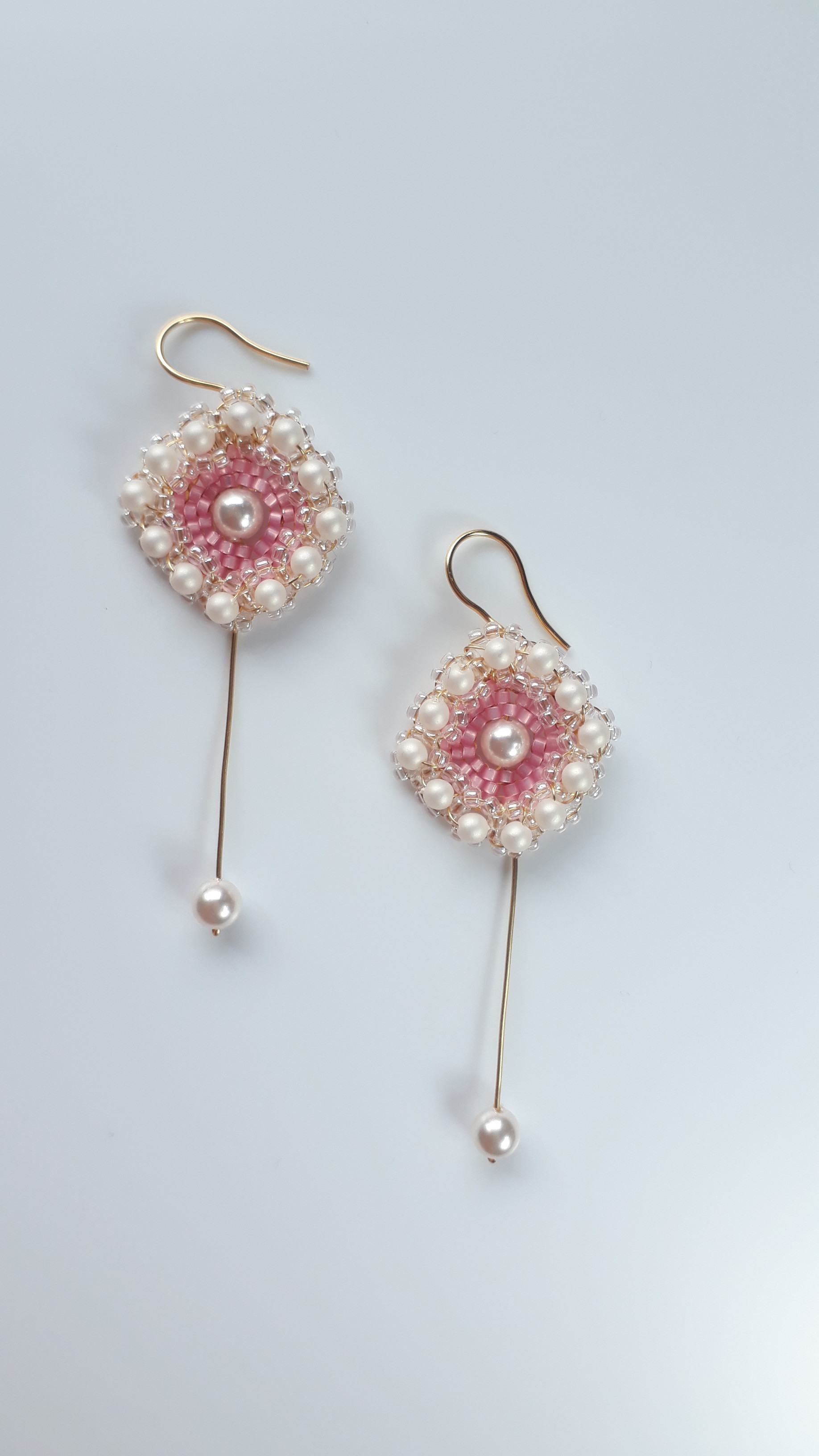 ピンクのビーズのイヤリングアクセサリー / 6.50 cm