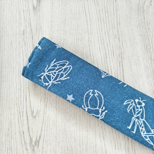 昆虫が大好きな子にぴったりな水筒肩ひもカバー リバーシブルで使え