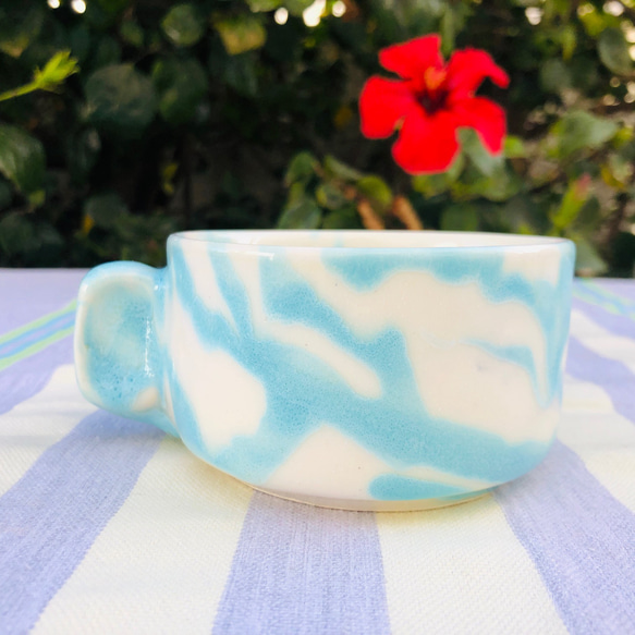 地中海陶器　カップ　洋食器　ホワイト＆アクアブルーがさわやか　かわいい色の組み合わせ　シャルル　SHWT　 1枚目の画像