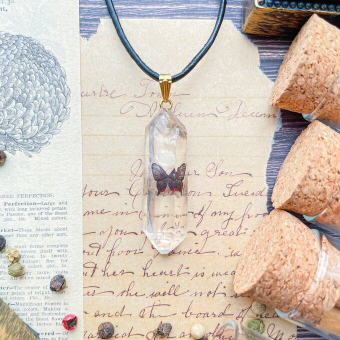 【ネックレス】水晶標本【クロアゲハ】