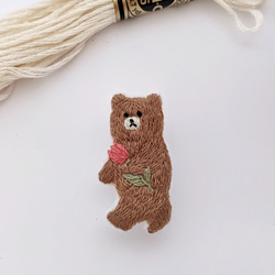 刺繍　ブローチ　ハンドメイド　クマ クマの刺繍ブローチ ブローチ haniho 通販 16323594｜Creema(クリーマ)
