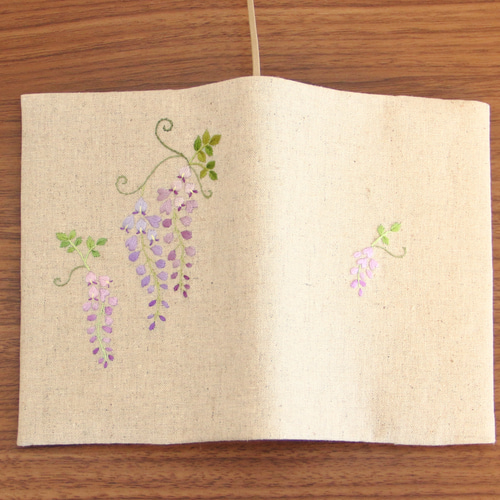 新品❗手作りメリーゴーランド 刺繍 A6手帳ブックカバー ブックカバー 手刺繍 藤の花 文庫本/新書判/四六判ソフト ブック