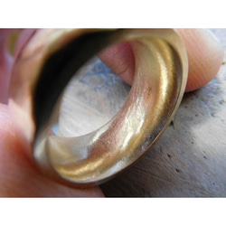 純金 指輪 鍛造リング 手作り 平甲丸 槌目 太め 幅10ミリ＆肉厚3ミリ くすみ加工 10枚目の画像