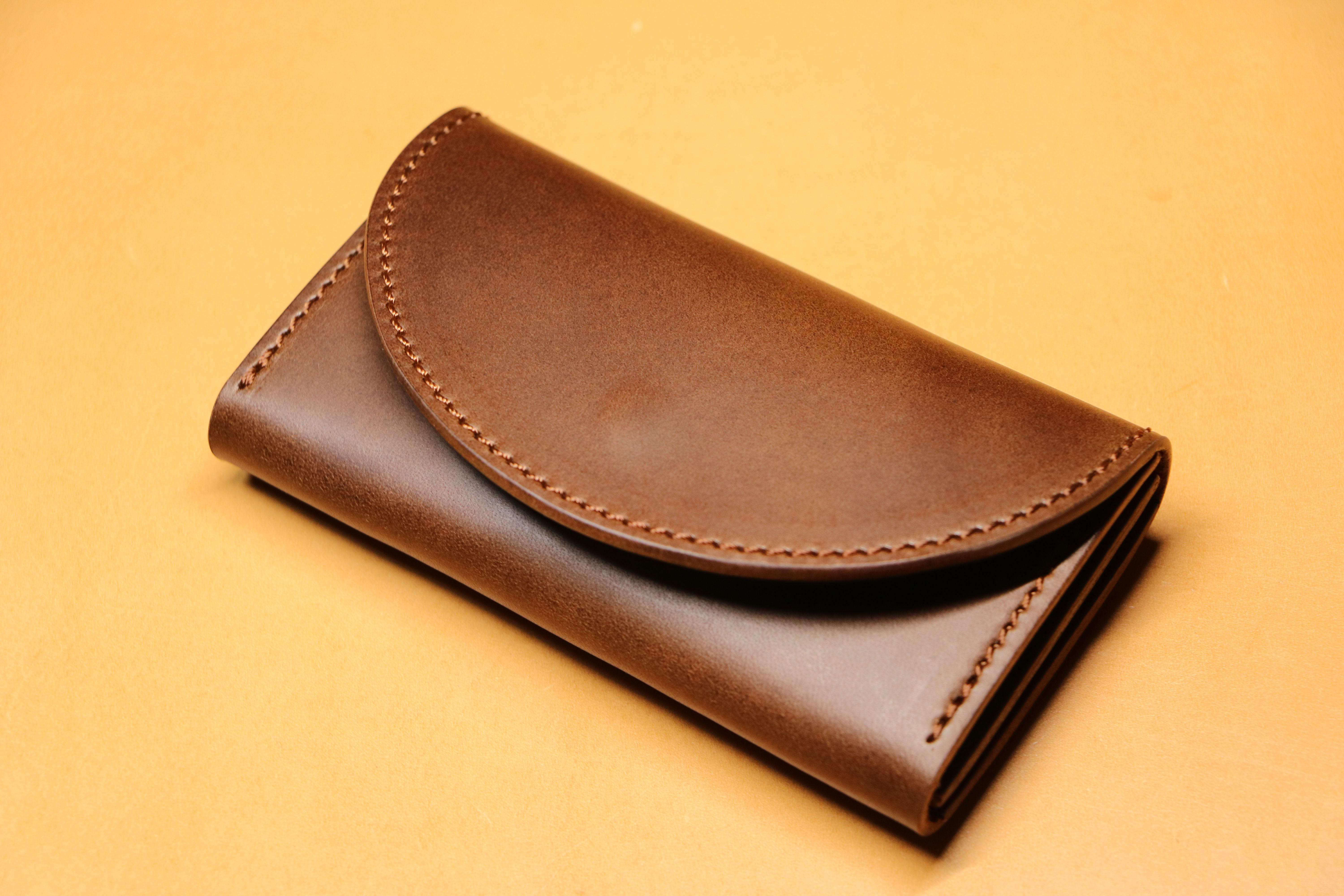 【丸フラップ名刺入れ】ブッテーロ ブラウン EC-004L