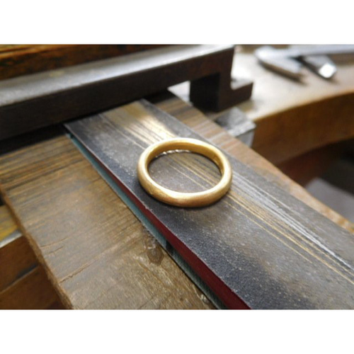 純金 指輪 鍛造リング 手作り 甲丸 超甲丸 くすみ加工 幅2.7mm 厚み2.4 