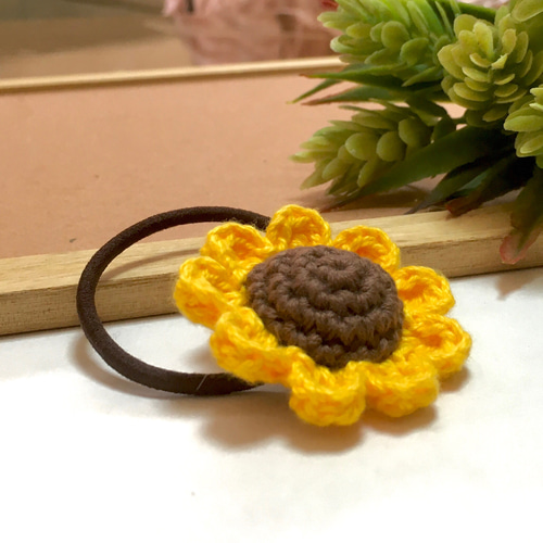 リニューアル】コットン糸の編みひまわりヘアゴム〔大きめ