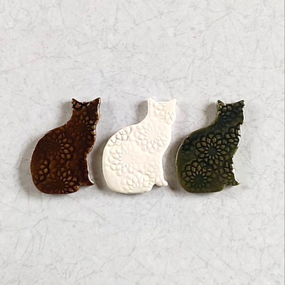 《送料無料》陶の切子風箸置き【大きなお座り猫(3色)】 2枚目の画像