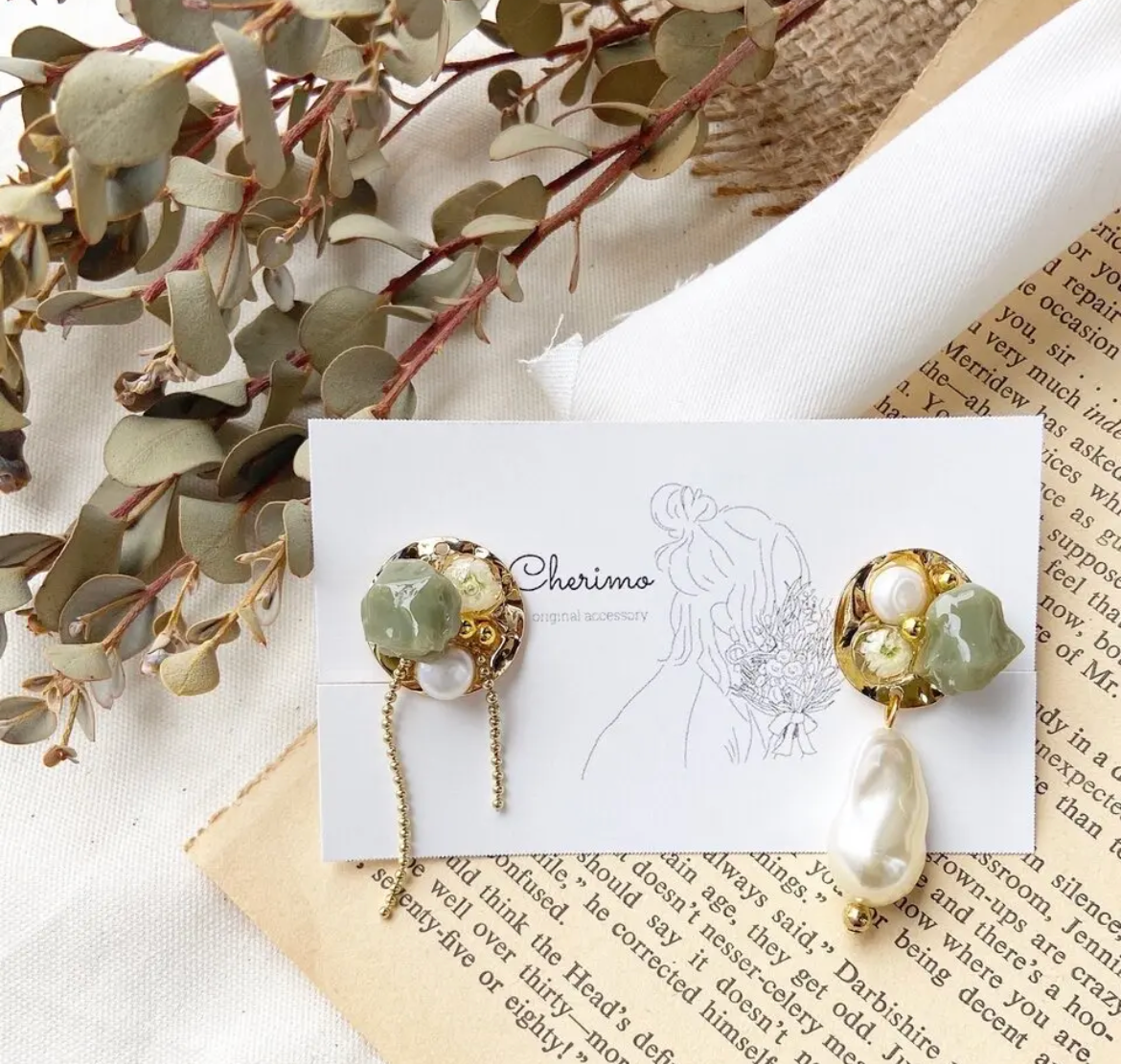 レジン イヤリング アイスブルー ドライフラワー アシンメトリー