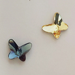 【オーストリア製　swarovski　蝶　デニムブルー　青と黄色（８ｍｍ）の　幸運のピアス】 4枚目の画像