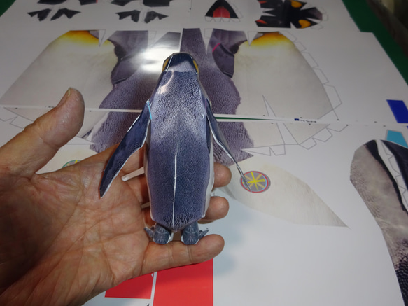 スーパーリアルペーパークラフト　おうさまペンギン　11ｃｍ　　A4写真1枚 4枚目の画像