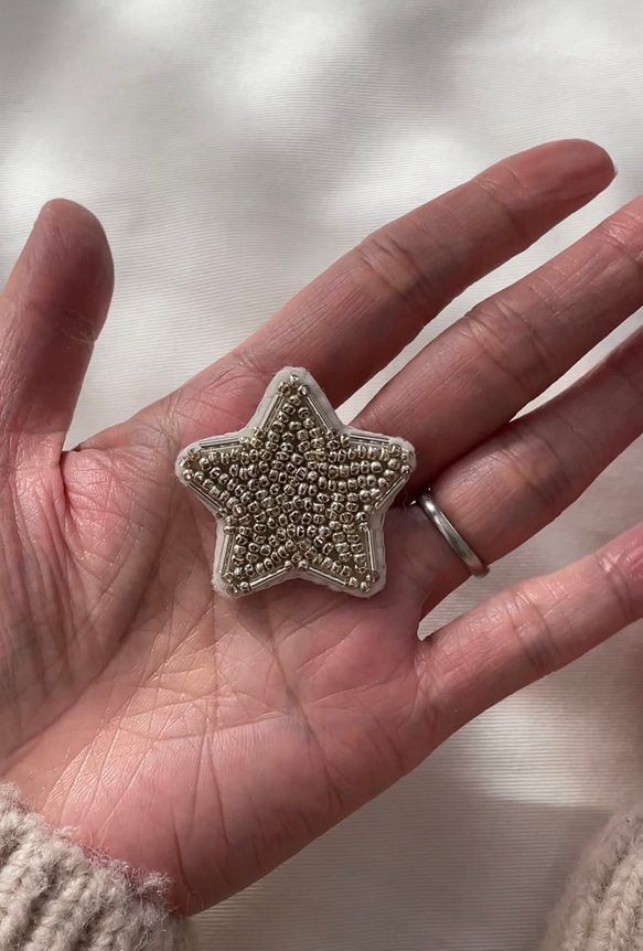 星 の ブローチ　スター　silver ビーズ刺繍　お呼ばれ 入園式 入学式　フォーマル　星空 7枚目の画像