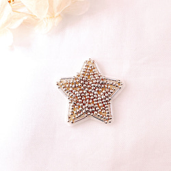 星 の ブローチ　スター　silver ビーズ刺繍　お呼ばれ 入園式 入学式　フォーマル　星空 1枚目の画像