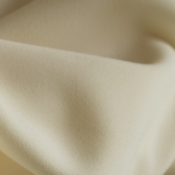NO.4 薄地ストレッチ綾織りのトリアセテートサテンジョーゼット  OFF WHITE 1枚目の画像