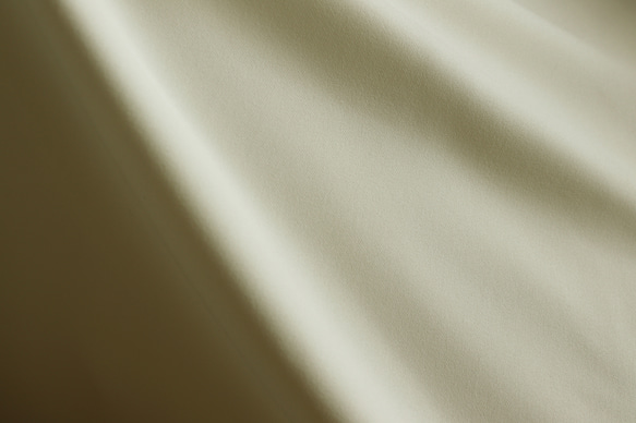 NO.4 薄地ストレッチ綾織りのトリアセテートサテンジョーゼット  OFF WHITE 5枚目の画像