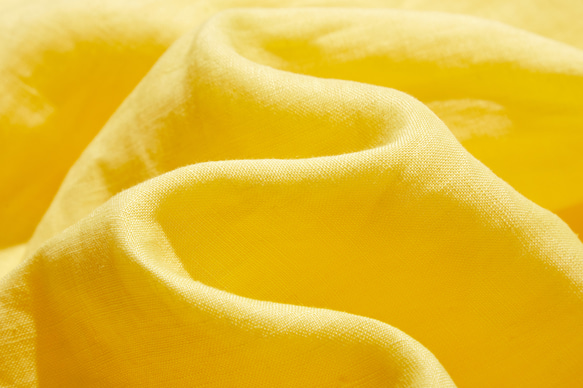 今頼れる「私の新定番」洗練スキッパーシャツで　　長袖　リネンシャツ　明るい黄色　220401-5 11枚目の画像