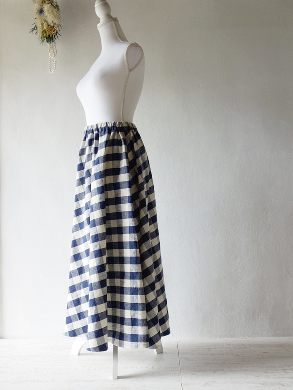 シルエットが綺麗【綿麻ギャザースカート】中厚　ブルー　ブロックチェック　マキシ丈 2枚目の画像