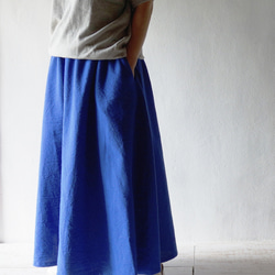 シルエットが綺麗【綿麻ギャザースカート】中厚　ブルー　ブロックチェック　マキシ丈 8枚目の画像