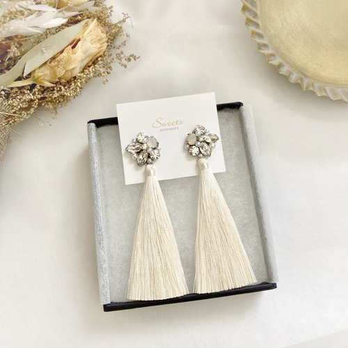 クリスタルビジューのタッセルピアス・イヤリング／ウェディング